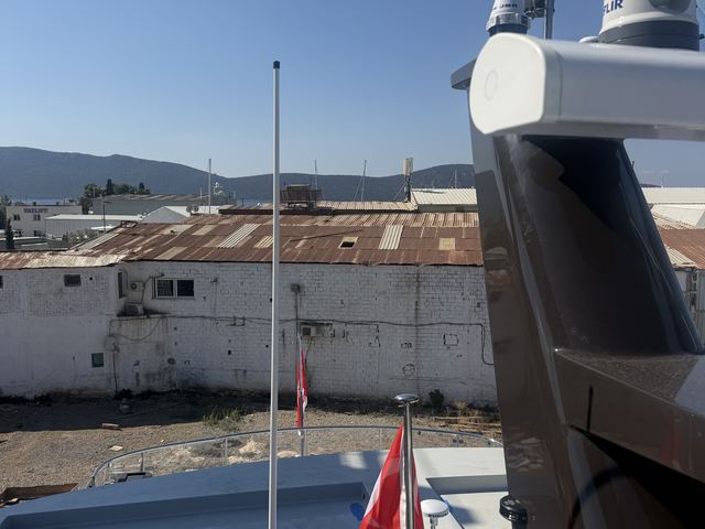 Önce: direk ve antenler