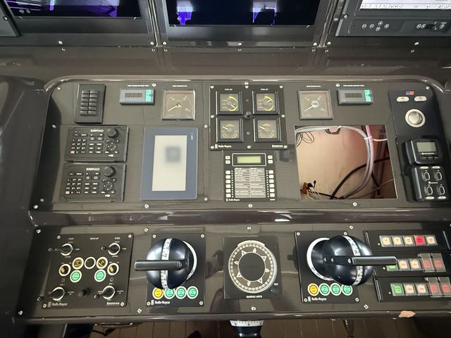 Dümen konsolunda yeni panel yerleşimi