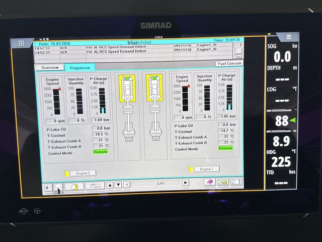 Simrad ekranda motor ve seyir verileri