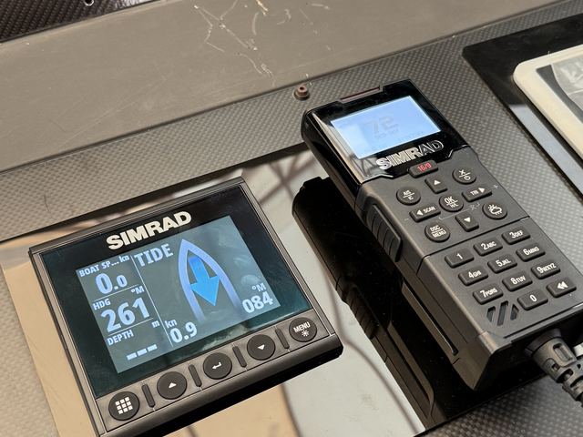 Simrad otopilot kumandası ve telsiz