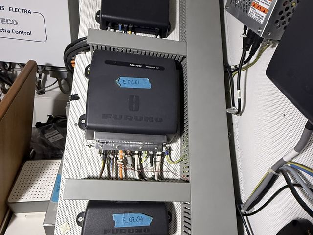 Elektronik dolabında yeni Furuno modülleri
