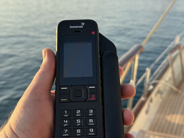 Inmarsat uydu telefonu